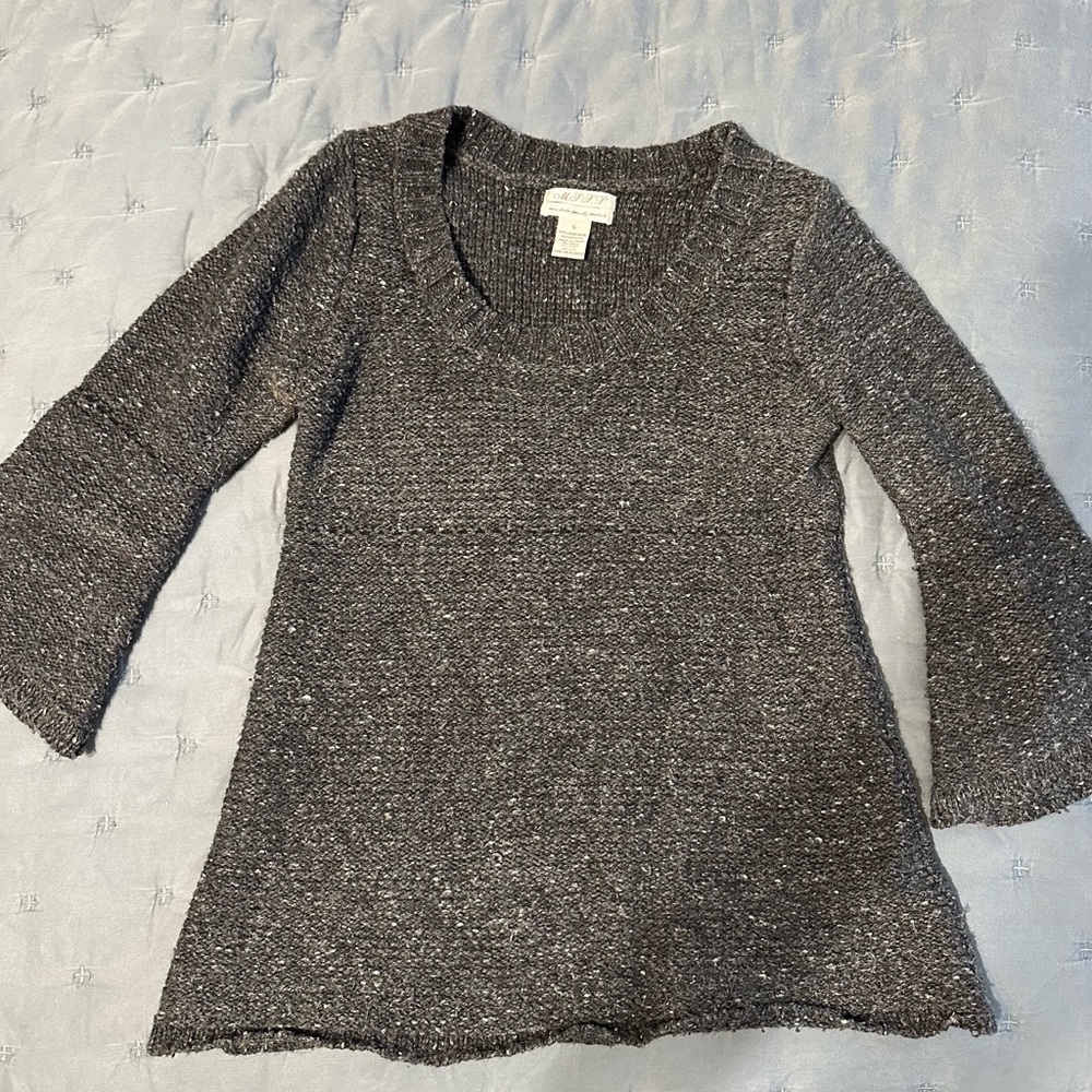 Max Studio Cozy Gray Fitted and Flare Small Sweater